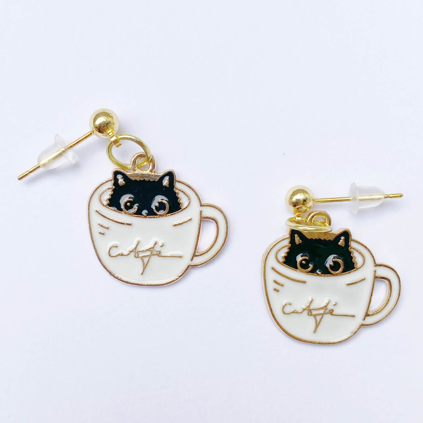 Cute Black Cat Earrings in Coffee Cups – Adorable enamel earrings featuring black cats in coffee cups, ideal for cat and coffee enthusiasts.