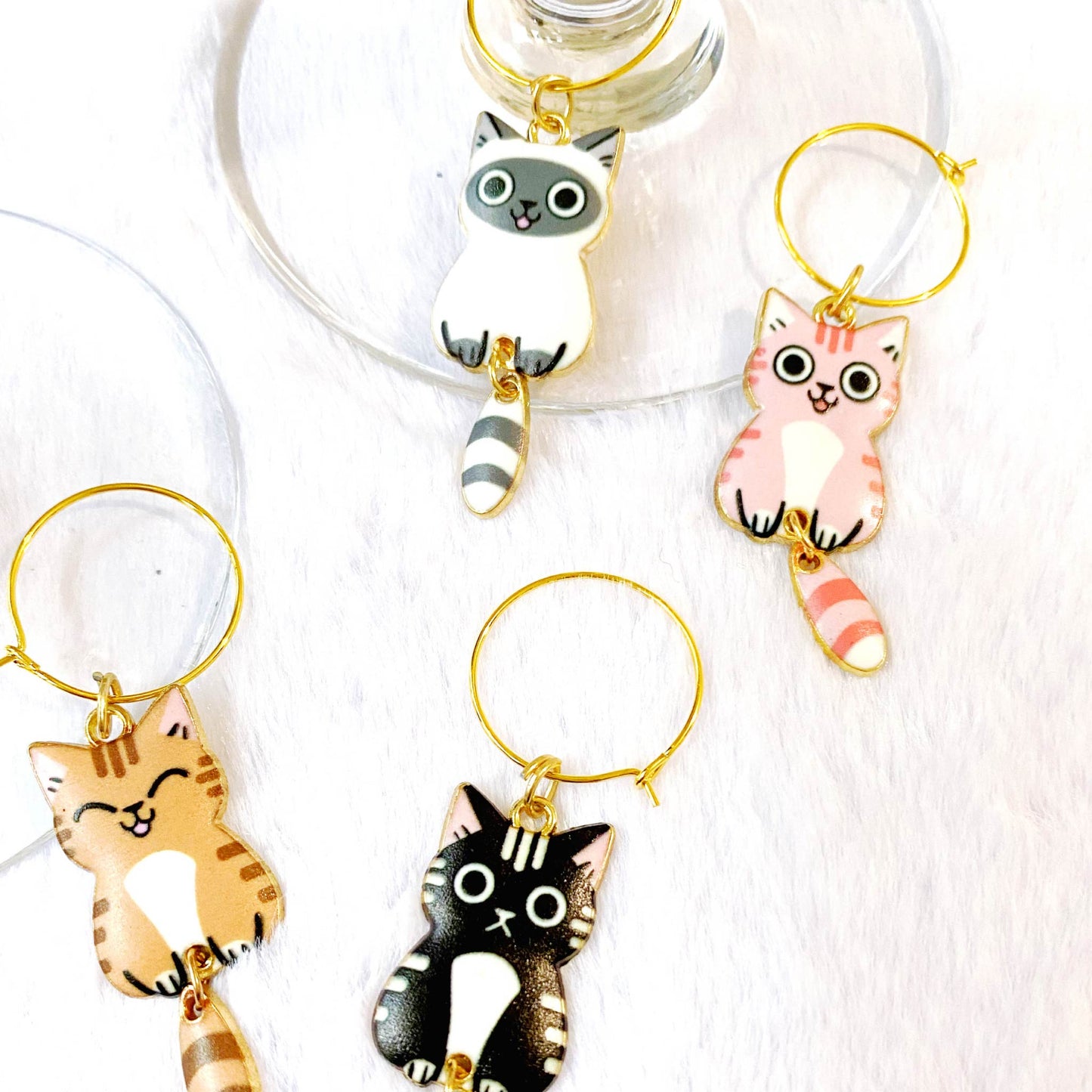 Set of Adorable Cat Wine Glass Markers – Lightweight, reusable, and easy-to-clean cat wine charms for fun drink identification.