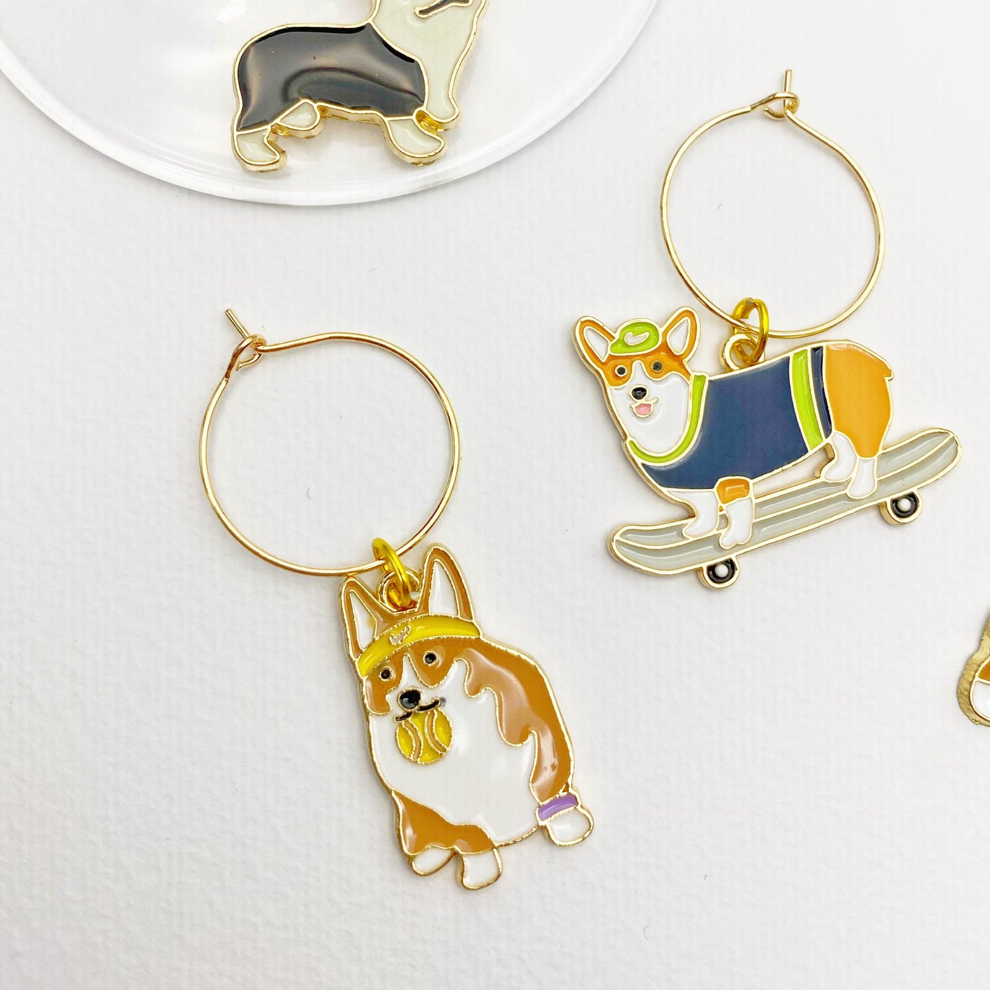 Fun Corgi Wine Charms for Parties – A set of 6 whimsical wine glass markers with cute enamel corgis for memorable events.